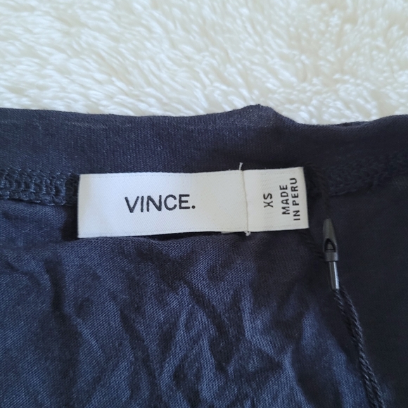 Vince Not-So-Basic Dark Cobalt Blueđź’™ Teeđź‘• - NWT - Picture 4 of 12